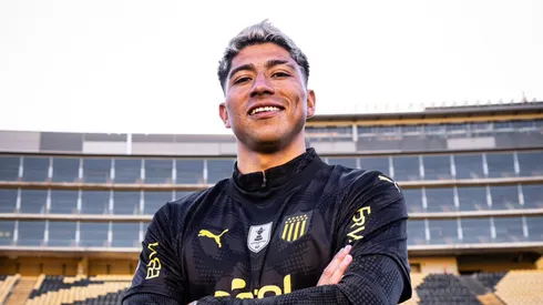 Brayan Cortés fue presentado en Peñarol. (Foto: @OficialCAP)