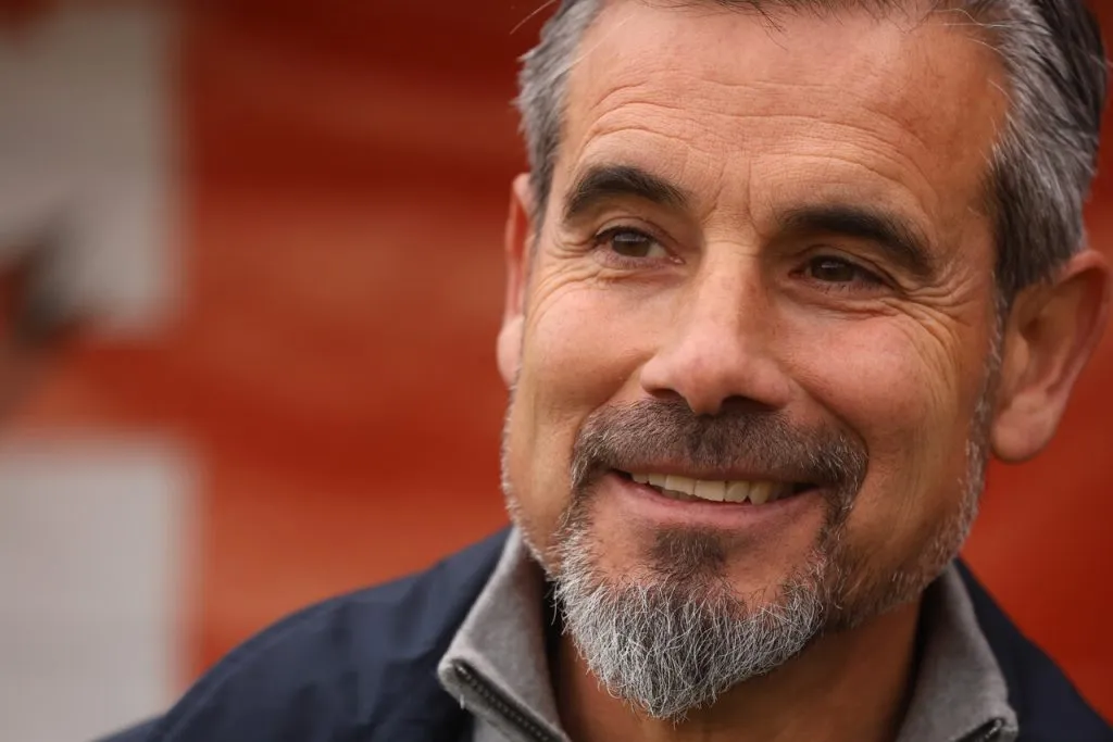 Ramírez sonríe con su nuevo refuerzo | Foto: Photosport