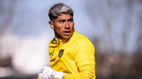 Brayan Cortés no continuaría en Peñarol ni Colo Colo y ya tiene tres candidatos que lo reemplazarían (Foto: @oficialcap)