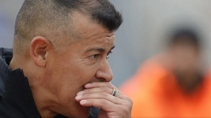 Jorge Almirón responde por el despido de Jorge Martínez en Colo Colo.