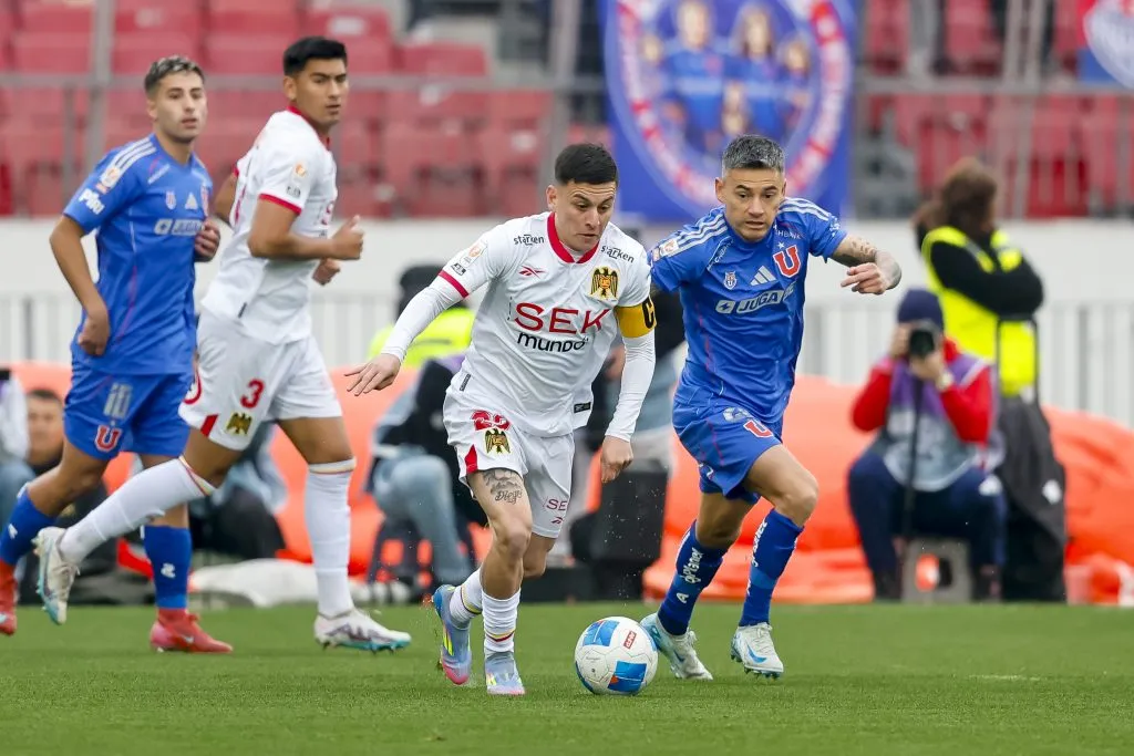 El malestar de Pablo Aránguiz contra Diego Flores | FOTO: Pepe Alvujar/Photosport
