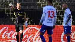 Brayan Cortés debutó a lo grande en el arco de Peñarol (Photosport).