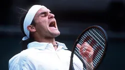 Con sólo 19 años, Roger Federer eliminó a Pete Sampras de Wimbledon 2001 (Getty Images).