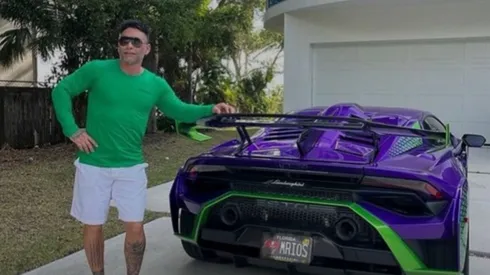 Marcelo Ríos junto a su auto. (Foto: Marceloriosoficial, Instagram)