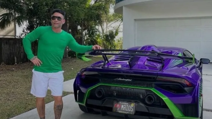Marcelo Ríos junto a su auto. (Foto: Marceloriosoficial, Instagram)