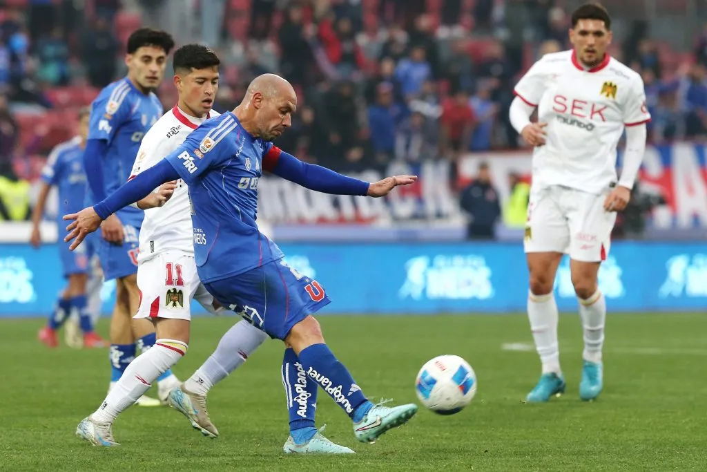 Marcelo Díaz salvó a Universidad de Chile de un gol contra Unión Española.