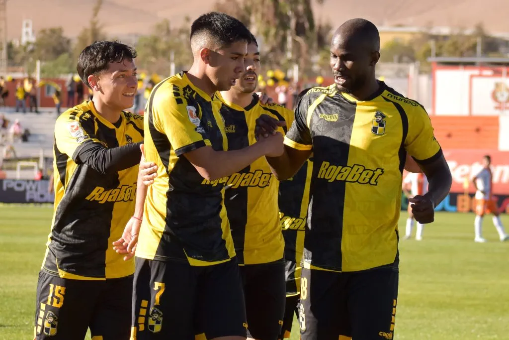 Coquimbo Unido le sacó seis puntos de ventaja a su escolta, Universidad de Chile. (Foto: Óscar Tello/Photosport)
