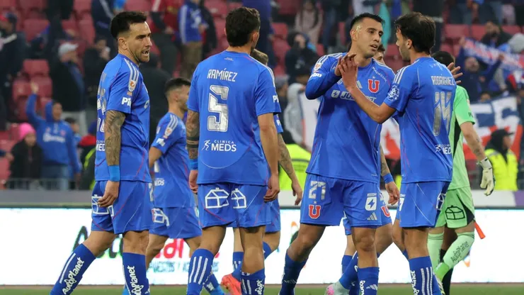 Yáñez enamorado de figura azul.
