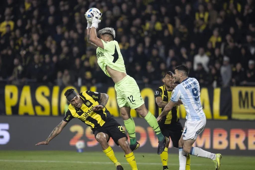 Brayan Cortés renace en Peñarol luego de su salida de Colo Colo (Photo by Ernesto Ryan/Getty Images)