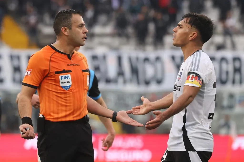 Vicente Pizarro también ha tenido que lidiar con las decisiones arbitrales. (Foto: Jonnathan Oyarzún/Photosport)