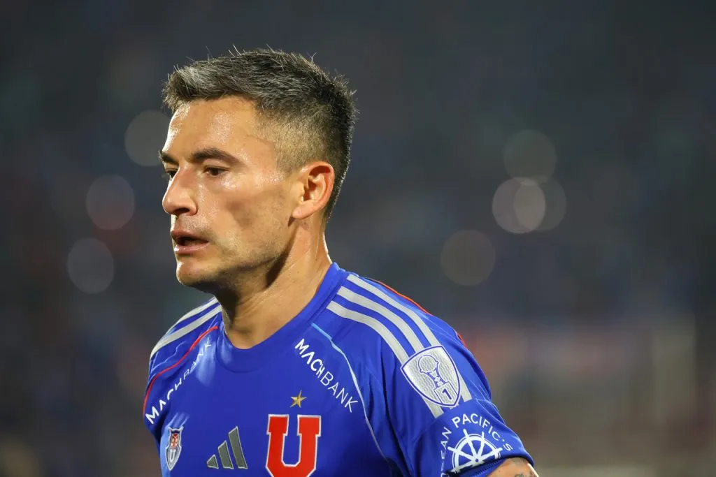 Aránguiz se lleva los elogios de Díaz | Foto: Photosport