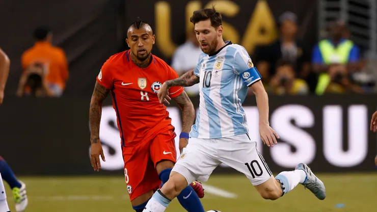 Arturo Vidal rememoró la estrategia de La Roja para frenar a Leo Messi en la Copa América Centenario.