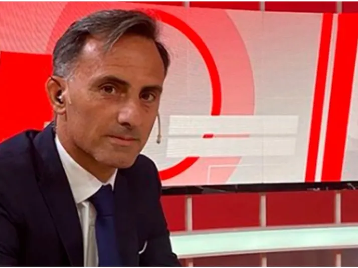 Latorre cambia el comentario deportivo por el buzo de DT: Este es su primer equipo