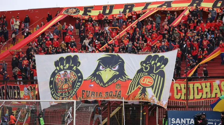 Hincha de Unión Española estalla contra uno de los delanteros.