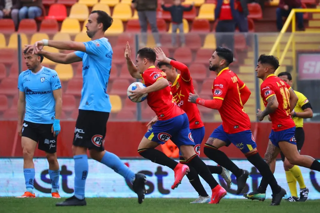 Unión Española tuvo que buscar el empate ante Deportes Iquique. (Foto: Dragomir Yankovic/Photosport)