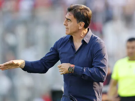 Gustavo Quinteros sorprende y le presta ropa a este jugador de Colo Colo