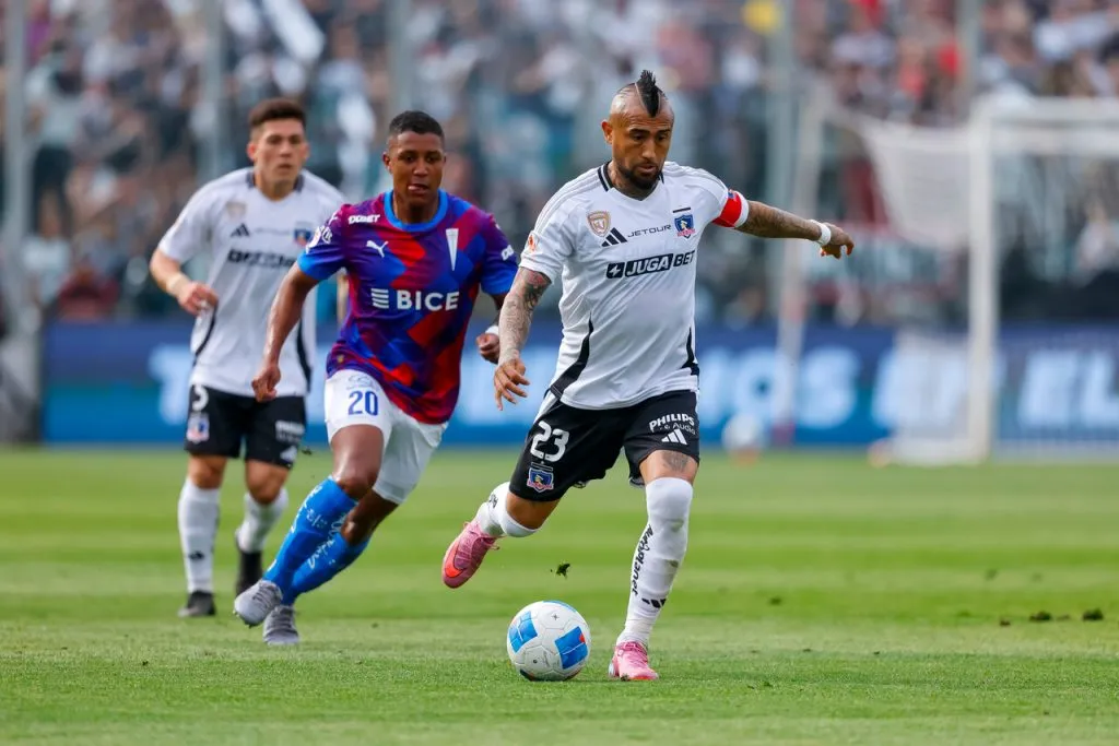 Valencia fue una gran figura en el triunfo de la UC | Foto: Photosport