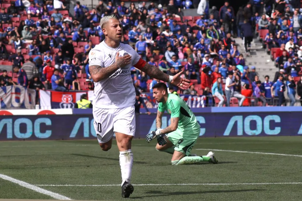 Leonardo Valencia y Eduardo Vargas le dieron un batacazo a la U | FOTO: Dragomir Yankovic/Photosport