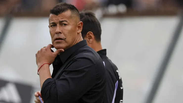 En Colo Colo queda un paso para sellar la salida de Jorge Almirón.