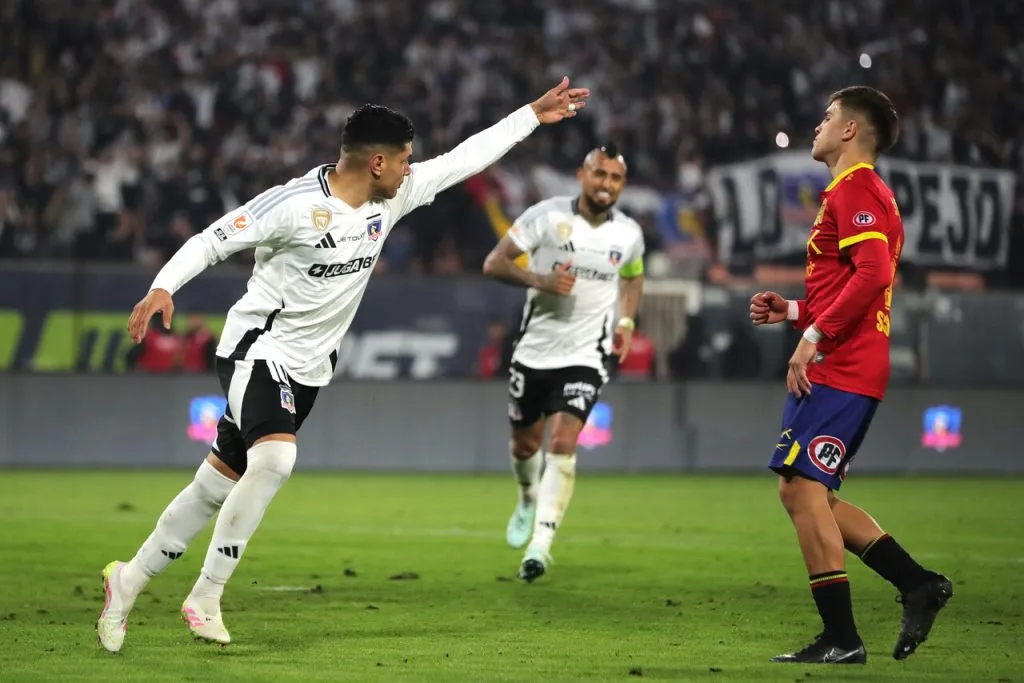 Claudio Aquino y Arturo Vidal, dos que respaldaron hasta el final a Jorge Almirón (Photosport).