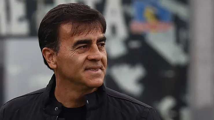 Gustavo Quinteros vuelve a aparecer en el radar de Colo Colo y asoma como serio candidato a la banca (Foto: Photosport)
