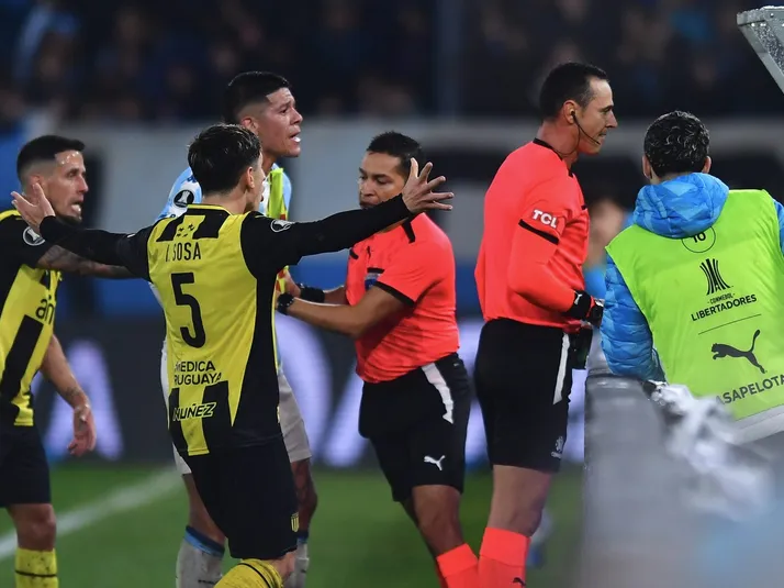 Roldán lo hizo de nuevo: Cortés y Peñarol eliminados con INSÓLITO penal