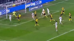 Brayan Cortés sufrió un agónico gol que significó la eliminación de Peñarol (Captura).