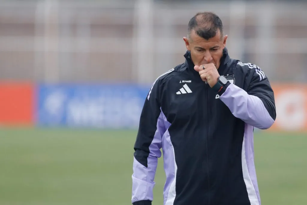 Almirón le dijo adiós a Colo Colo. | Foto: Photosport