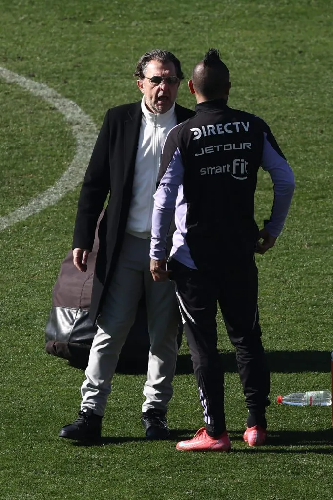 Aníbal Mosa respalda a Arturo Vidal en Colo Colo. (Foto: Javier Torres/Photosport)