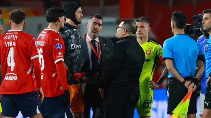 Caos total en el Libertadores de América obliga a la cancelación del duelo entre Independiente y U. de Chile (Foto: Javier Vergara/Photosport)