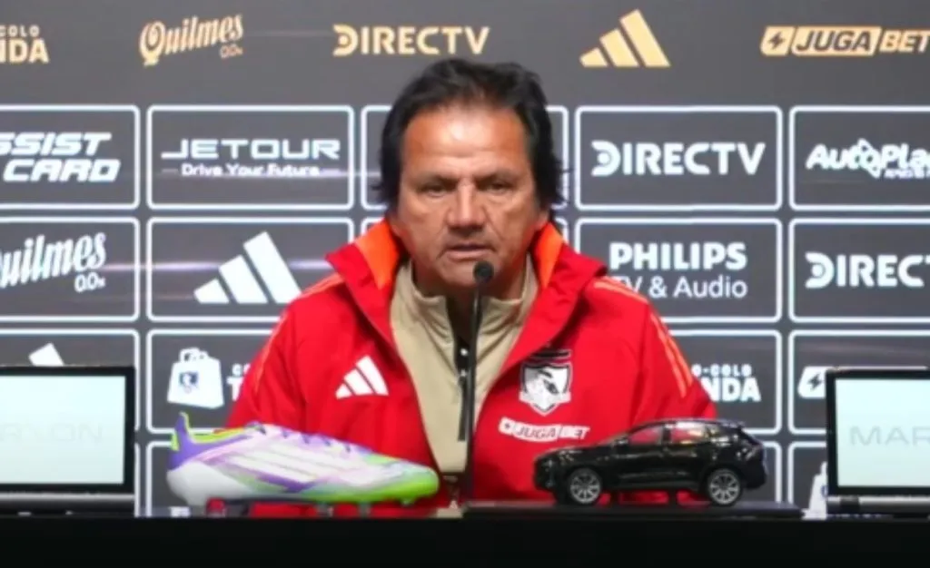 Hugo González en la conferencia de prensa de Colo Colo. (Foto: Captura)
