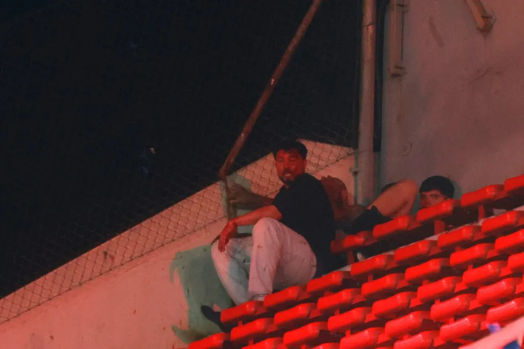 Hinchas de Independiente hicieron gala de su cobardía. | Foto: Photosport