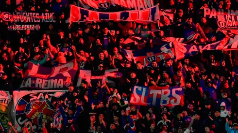 Los hinchas de la U siguen esperando por regresar a sus casas.