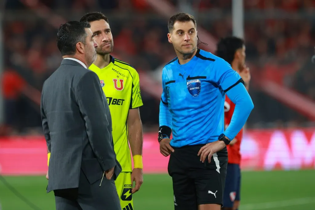 El duelo entre la U y el Rojo fue cancelado al inicio del segundo tiempo | FOTO: Javier Vergara/Photosport