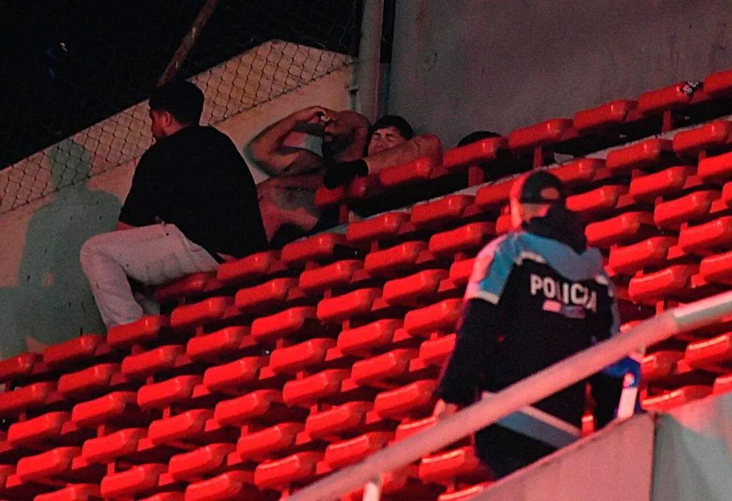 Una verdadera masacre protagonizaron los hinchas de Independiente contra los de la U (Photosport).