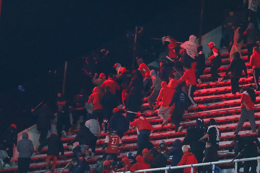 Brutal noche de violencia en Avellaneda (Getty Images).