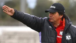 El entrenador interino de Colo Colo se puso la mano en el corazón por Universidad de Chile.