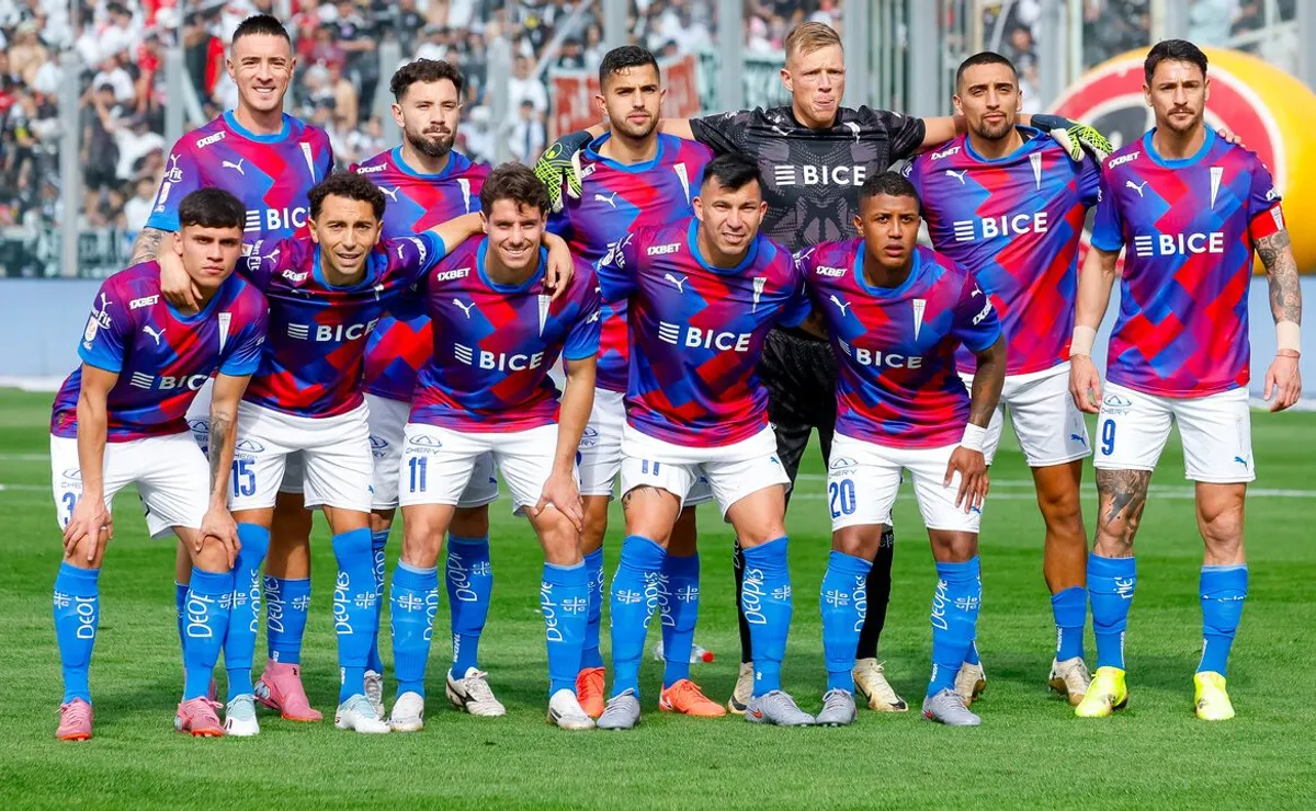 La formación de la UC para su estreno en el Claro Arena ante U ...