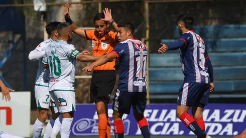 Wanderers desperdició la oportunidad de escaparse en la Primera B (Photosport).