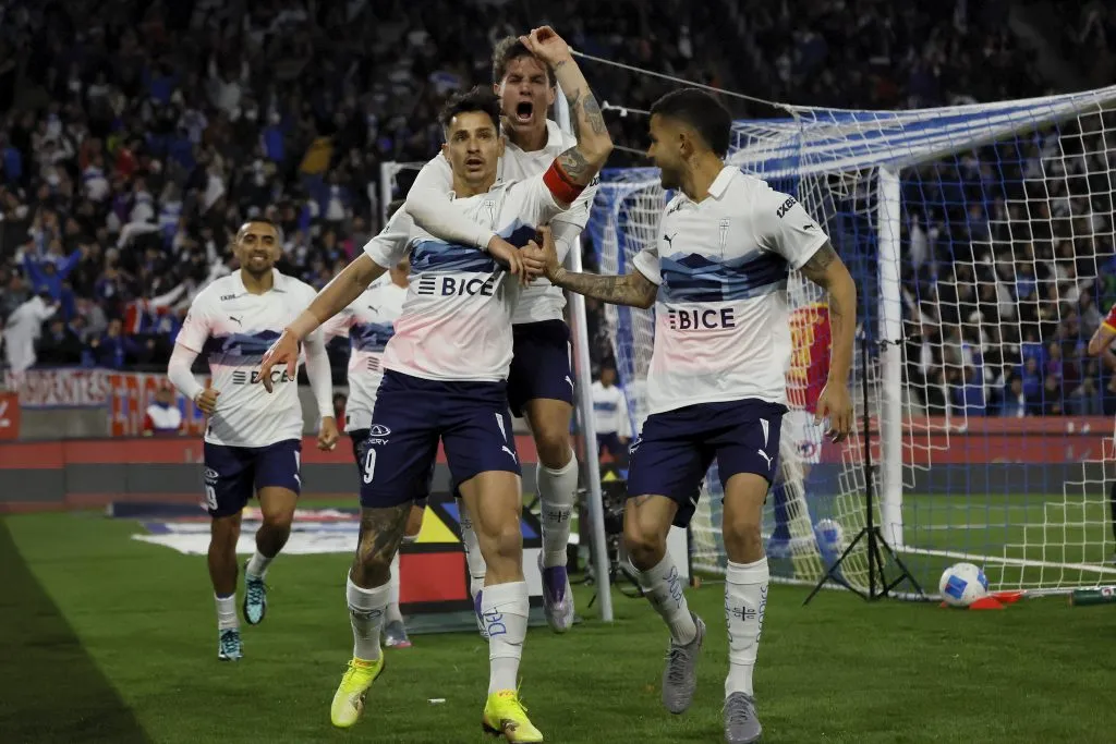 Universidad Católica tuvo su primer gol en el Claro Arena: Fernando Zampedri le anotó a Unión Española. (Créditos: Photosport)