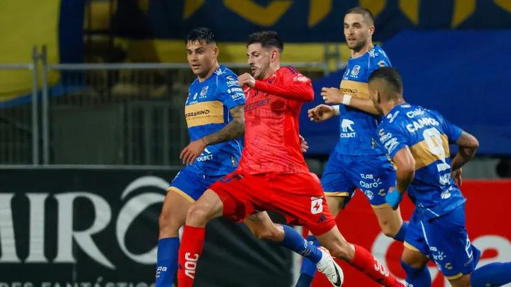 Everton solidariza con la U.