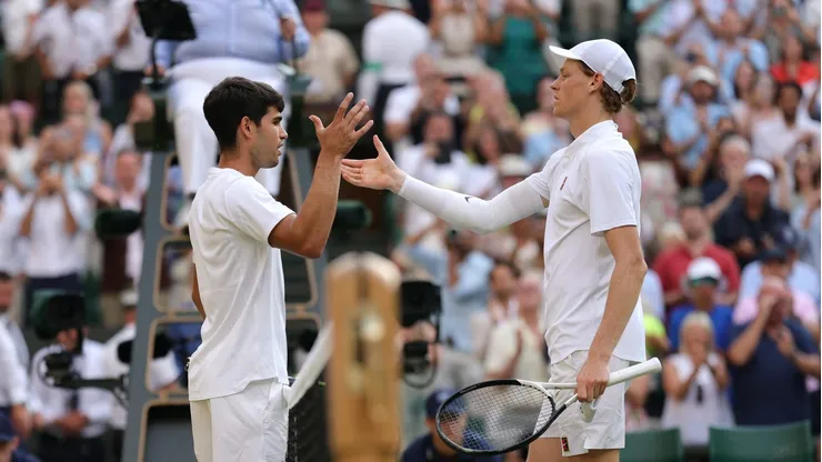 LONDON, ENGLAND - JULY 13: Jannik Sinner of Italy meets Carlos Alcaraz of Spain at the net following victory during the Gentlemen's Singles Final on day fourteen of The Championships Wimbledon 2025 at All England Lawn Tennis and Croquet Club on July 13, 2025 in London, England. (Photo by Julian Finney/Getty Images)