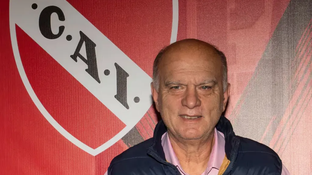 Héctor Hoffens destrozó a Néstor Grindetti. La leyenda de Universidad de Chile fulminó al presidente de Independiente.
