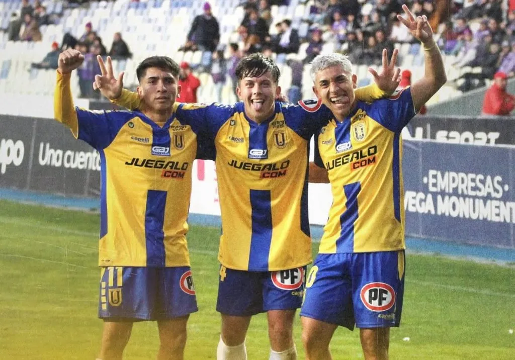 La UdeC se mantiene en la lucha por el ascenso tras golear a Deportes Concepción. (Foto: @futboludec)