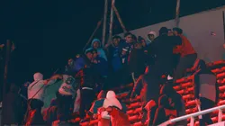 El plantel de Universidad de Chile no le suelta la mano a sus hinchas brutalmente agredidos.