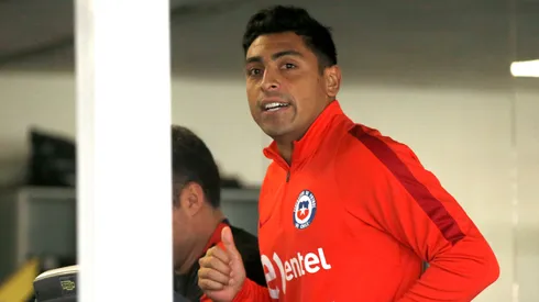 Gonzalo Jara recuerda la comentada polémica que vivió con Edinson Cavani (Foto: Photosport)