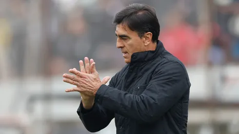 Gustavo Quinteros está a solo detalles de convertirse en nuevo DT de un gigante de su país. (Foto: Photosport)
