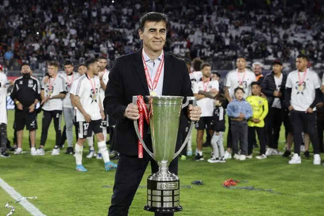 Gustavo Quinteros guió a Colo Colo a su estrella número 33 en Primera División. (Foto: José Alvújar/Photosport)