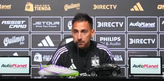 Javier Correa en la conferencia de prensa de Colo Colo. (Foto: Captura)