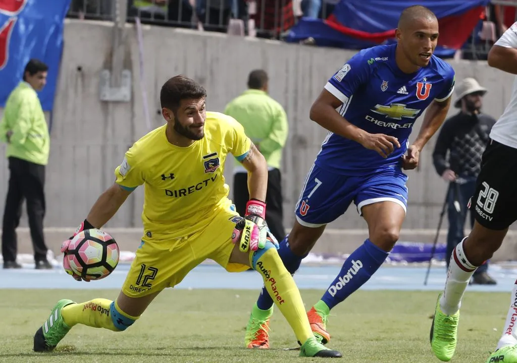 Paulo Garcés vivió duro momento en Colo Colo tras error en Superclásico. El guardameta destacó el apoyo de Jaime Valdés. (Foto: Photosport)